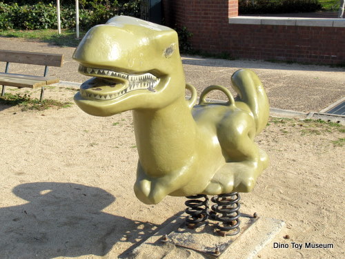 キャナルタウンの先にある兵庫駅南公園の恐竜