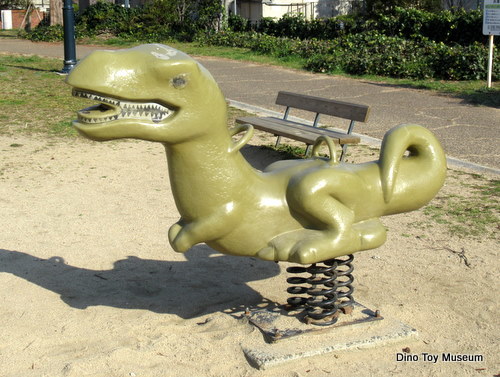 キャナルタウンの先にある兵庫駅南公園の恐竜