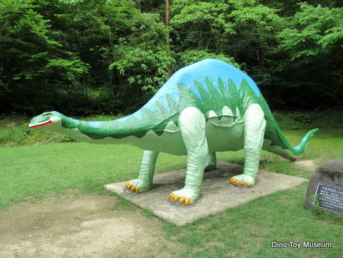富山県にある県民公園太閤山ランドの恐竜モニュメント
