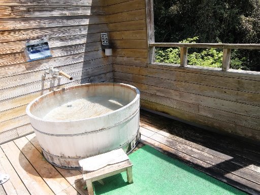 露天の樽風呂